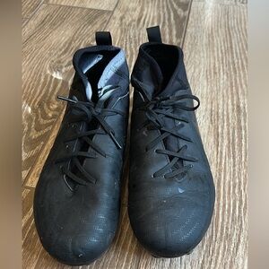 Nike black youth size 6 soccer cleats